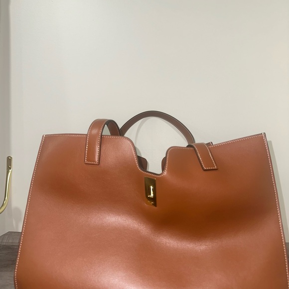 Celine cabas 16
Brown
Basically new. From Monaco - Picture 8 of 8